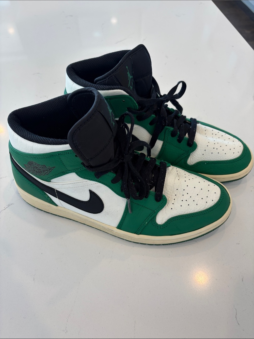 Nike Air Jordan 1 Mid in “Lucky Green”